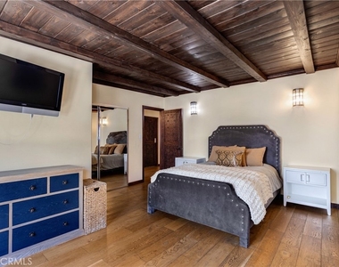 3092 Laurel Canyon Boulevard - Photo Thumbnail 18