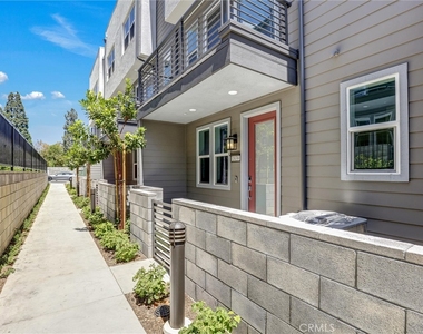 1839 Lychee St - Photo Thumbnail 2