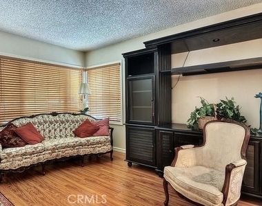 5538 Premiere Avenue - Photo Thumbnail 2