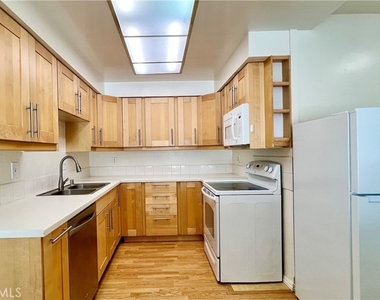 631 N Harvard Ave - Photo Thumbnail 4