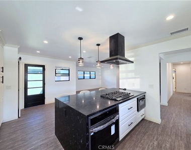 2102 Nipomo Avenue - Photo Thumbnail 9