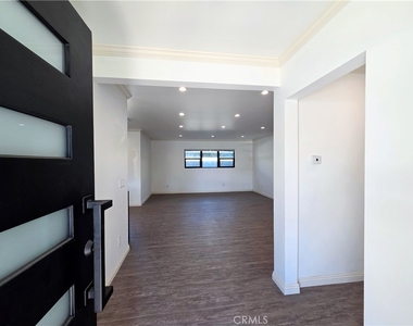 2102 Nipomo Avenue - Photo Thumbnail 2