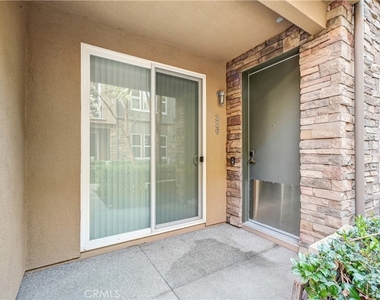 226 E Jeanette Lane - Photo Thumbnail 3
