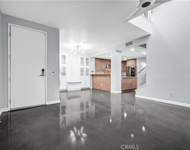 226 E Jeanette Lane - Photo Thumbnail 5