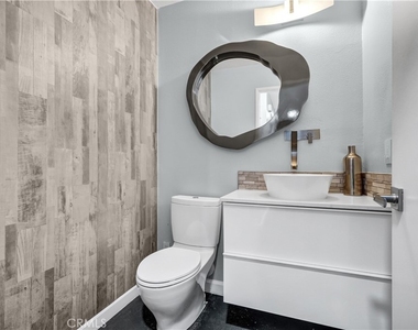 226 E Jeanette Lane - Photo Thumbnail 14