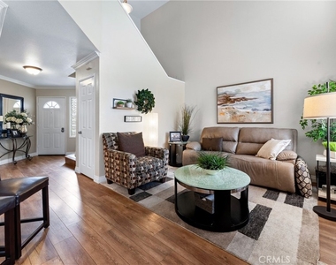 1037 S Daybreak Court - Photo Thumbnail 6