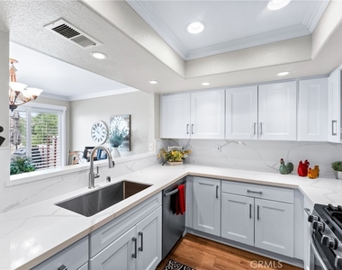 1037 S Daybreak Court - Photo Thumbnail 15