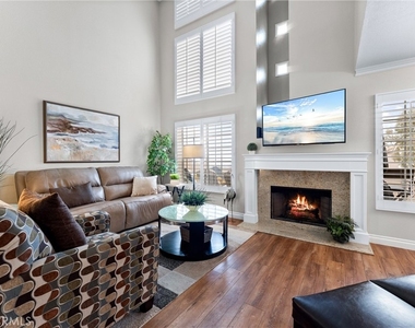 1037 S Daybreak Court - Photo Thumbnail 5
