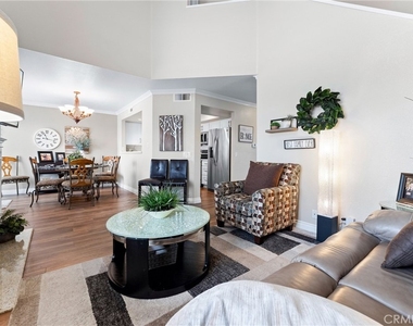 1037 S Daybreak Court - Photo Thumbnail 7