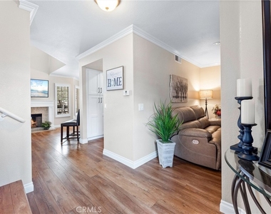 1037 S Daybreak Court - Photo Thumbnail 4