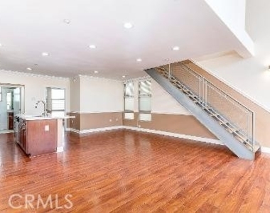 596 S Brea - Photo Thumbnail 3