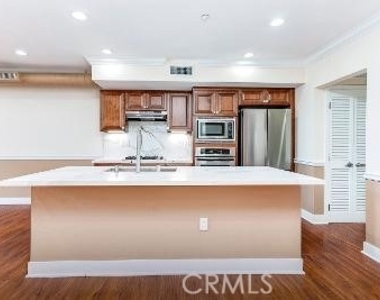 596 S Brea - Photo Thumbnail 9