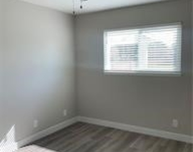 10502 Wedgeport Avenue - Photo Thumbnail 11