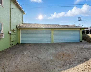 1545 1/2 Riverside Drive - Photo Thumbnail 17