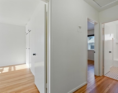 1545 1/2 Riverside Drive - Photo Thumbnail 11
