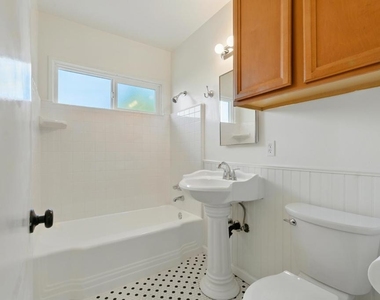 1545 1/2 Riverside Drive - Photo Thumbnail 15