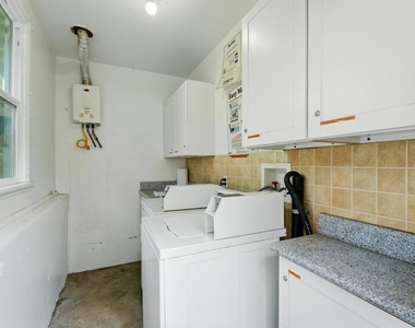 1545 1/2 Riverside Drive - Photo Thumbnail 18