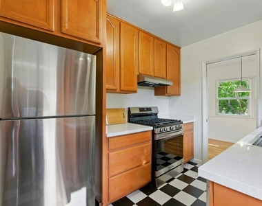 1545 1/2 Riverside Drive - Photo Thumbnail 8