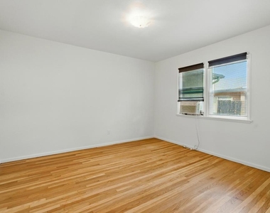 1545 1/2 Riverside Drive - Photo Thumbnail 14