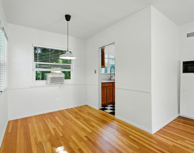 1545 1/2 Riverside Drive - Photo Thumbnail 2
