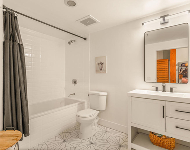 530 S Hewitt Street - Photo Thumbnail 5