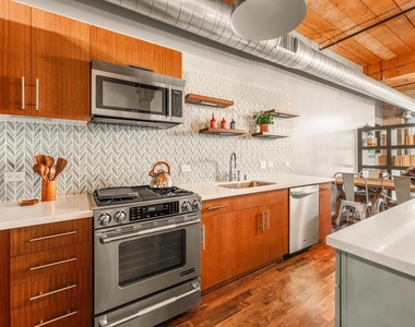 530 S Hewitt Street - Photo Thumbnail 11