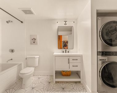 530 S Hewitt Street - Photo Thumbnail 4