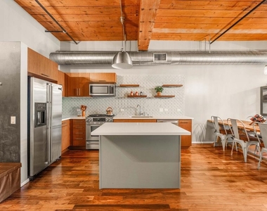 530 S Hewitt Street - Photo Thumbnail 8