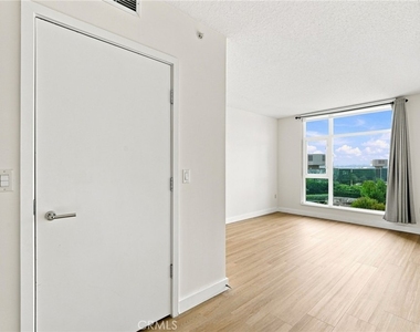 3141 Michelson - Photo Thumbnail 10