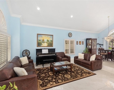 26 Danforth - Photo Thumbnail 6