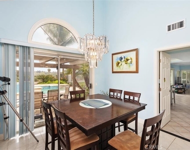 26 Danforth - Photo Thumbnail 8