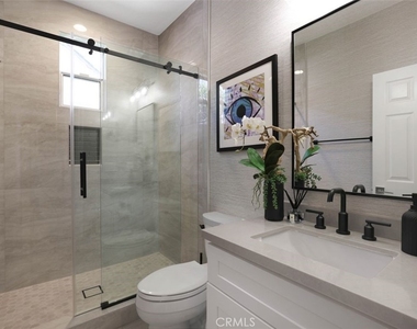 57 Laurelhurst - Photo Thumbnail 15