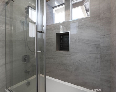 57 Laurelhurst - Photo Thumbnail 17