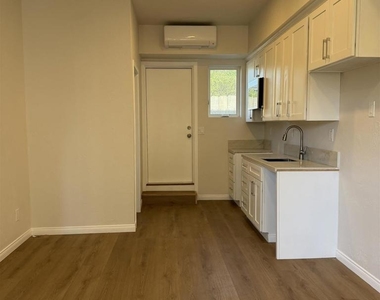 4883 Dixie Dr - Photo Thumbnail 7