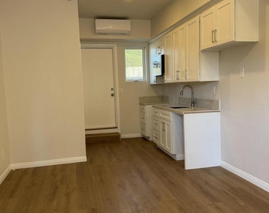 4883 Dixie Dr - Photo Thumbnail 6
