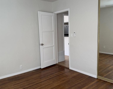 4881 Dixie Dr - Photo Thumbnail 23