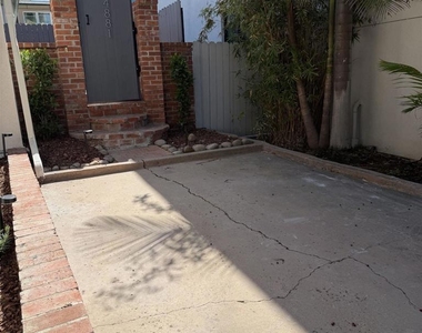 4881 Dixie Dr - Photo Thumbnail 1