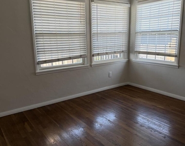 4879 Dixie Drive - Photo Thumbnail 2