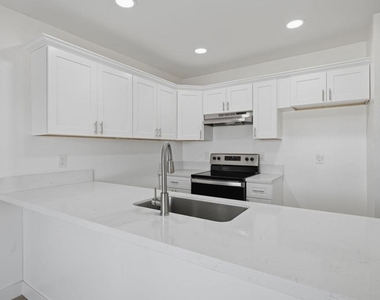 204 Candice Place - Photo Thumbnail 11