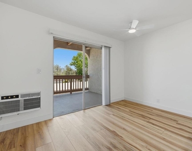 204 Candice Place - Photo Thumbnail 5