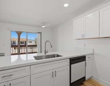 204 Candice Place - Photo Thumbnail 8