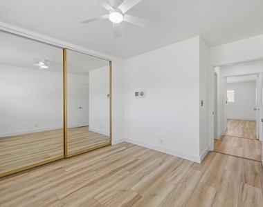 204 Candice Place - Photo Thumbnail 21