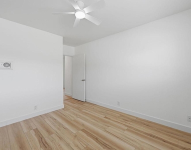 204 Candice Place - Photo Thumbnail 20