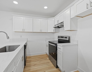 204 Candice Place - Photo Thumbnail 9