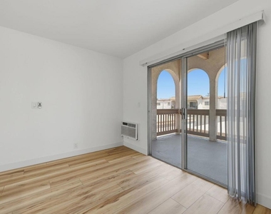 204 Candice Place - Photo Thumbnail 6