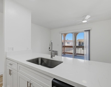 204 Candice Place - Photo Thumbnail 10