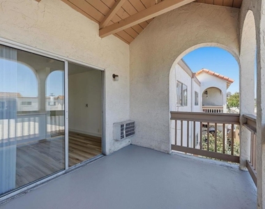 204 Candice Place - Photo Thumbnail 2