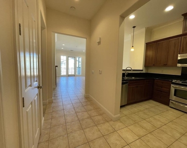 2881 Meridian Avenue - Photo Thumbnail 9
