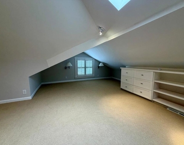 634 College Avenue - Photo Thumbnail 18