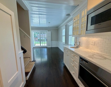 634 College Avenue - Photo Thumbnail 7